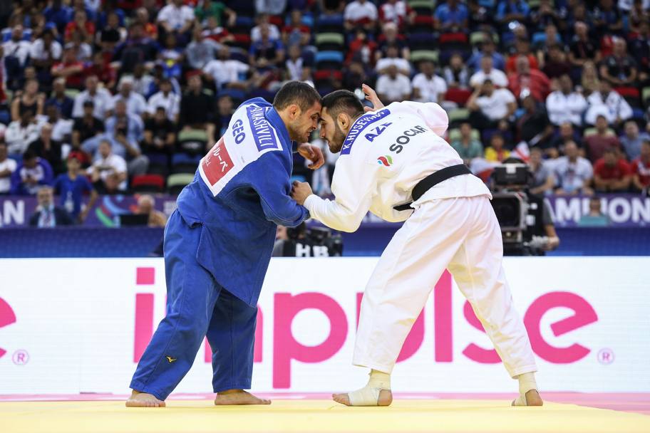 7-La dura lotta per la medaglia di bronzo tra l’Azero Huseynov e il Georgiano Papinashvili.